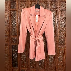 ✨Alice and Olivia Karley Wrap Blazer ✨